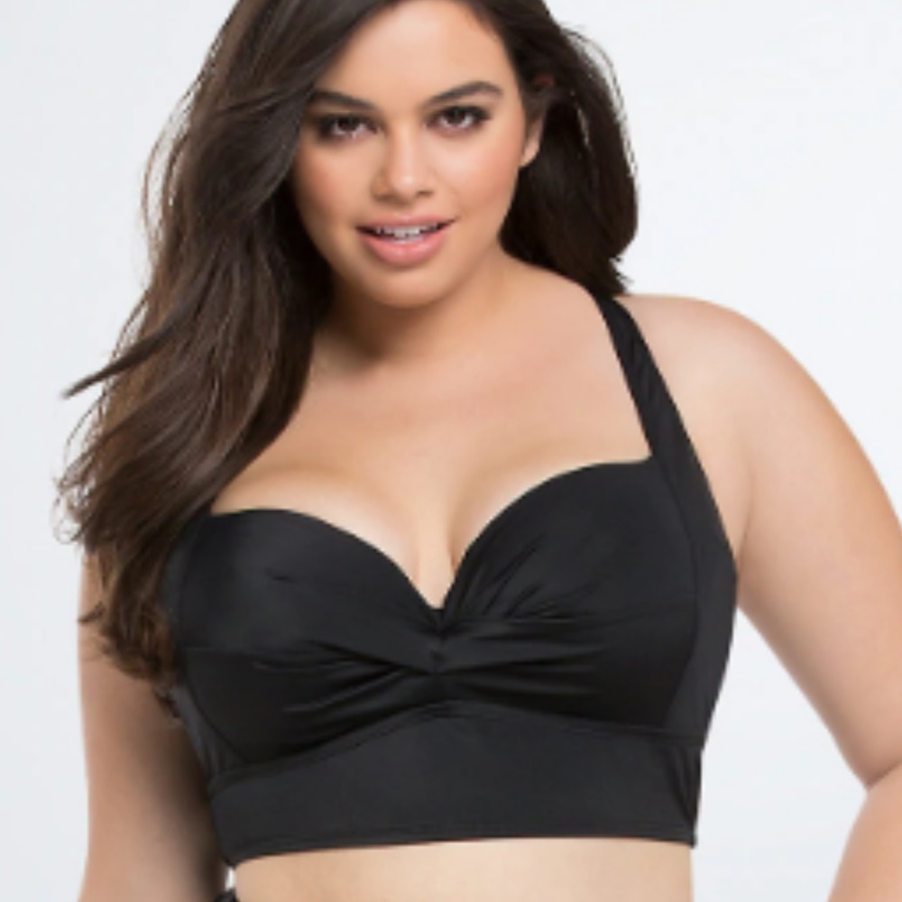 TORRID size 4 twist front bikini top